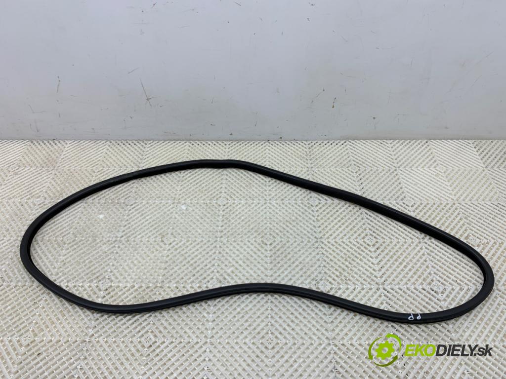 BMW F11 Kombi 2011 190 kW 530 d xDrive 2993 těsnění dveře přední část pravá 