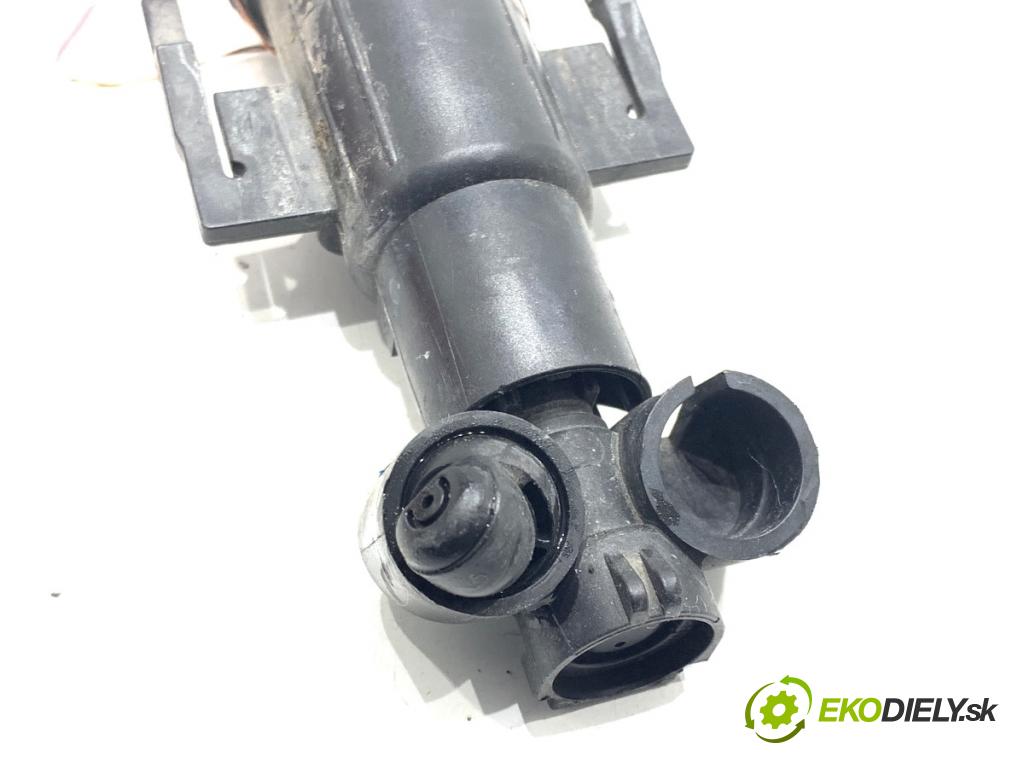 BMW F11 Kombi 2011 190 kW 530 d xDrive 2993 ostrekovača svetla pravy predný