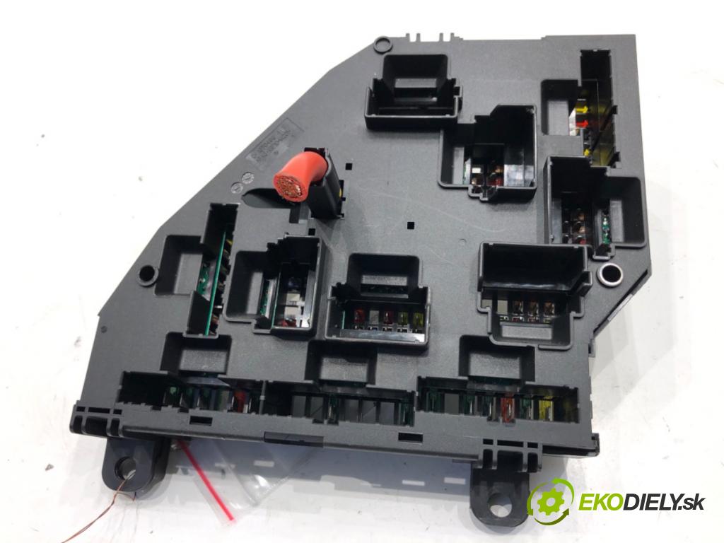 BMW F11 Kombi 2011 190 kW 530 d xDrive 2993 Skrinka poistková 9252813 (Poistková skrinka)