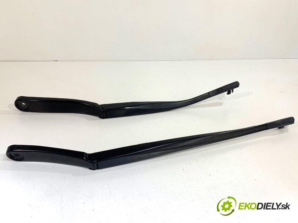 BMW F11 Kombi 2011 190 kW 530 d xDrive 2993 Rameno stierače predný 7203156 7182459