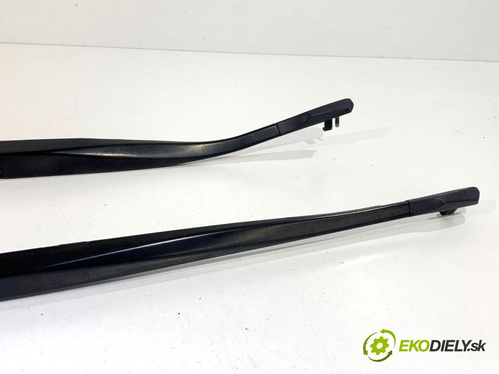 BMW F11 Kombi 2011 190 kW 530 d xDrive 2993 Rameno stierače predný 7203156 7182459