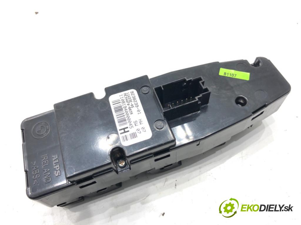 BMW F11 Kombi 2011 190 kW 530 d xDrive 2993 Prepínač okien 9238239 (Prepínacie páčky pod volantom)