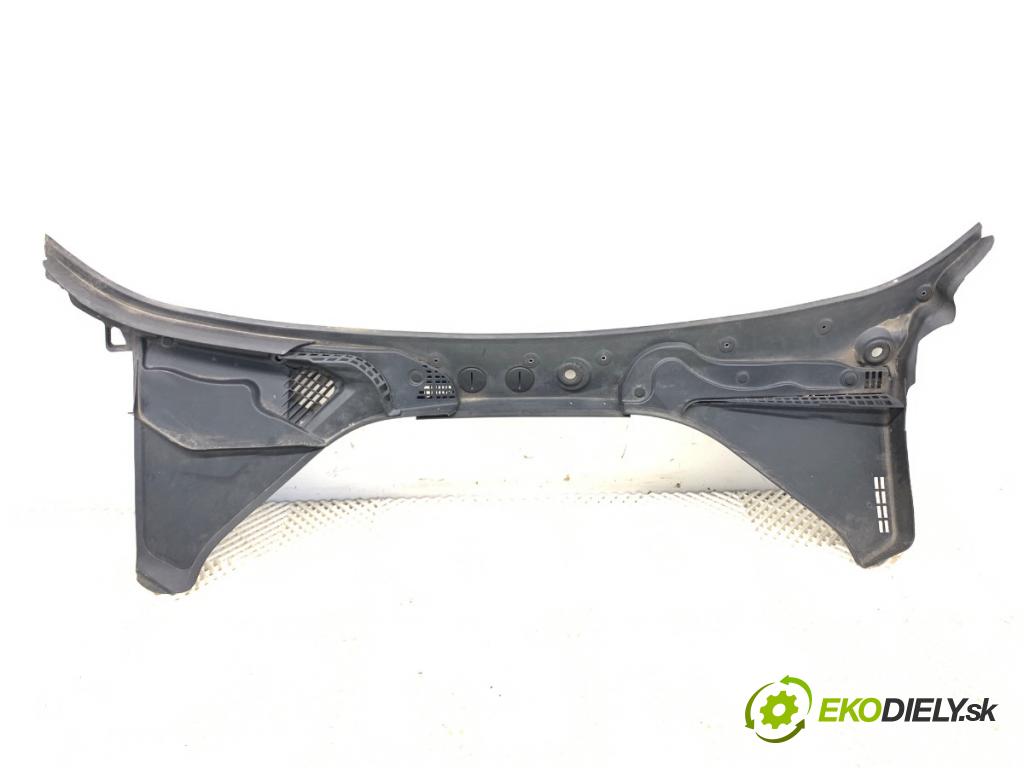 BMW F11 Kombi 2011 190 kW 530 d xDrive 2993 torpédo plast pod čelní okno 6987605 (Plast pod čelním sklem)