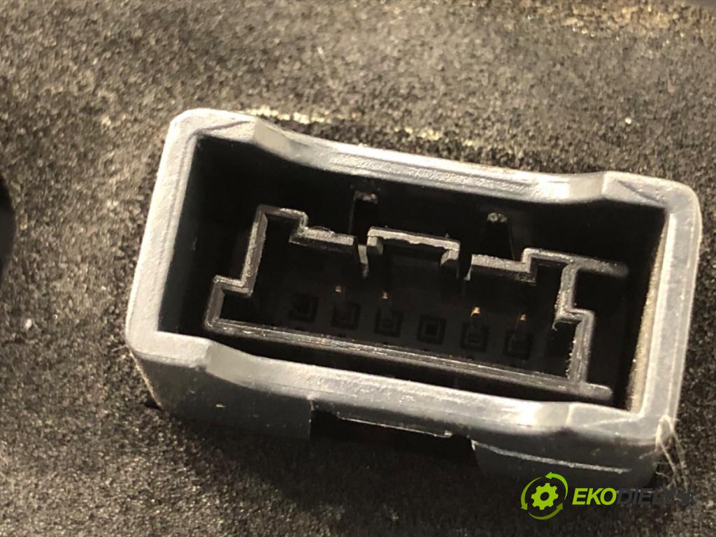 BMW F11 Kombi 2011 190 kW 530 d xDrive 2993 Svetlo ľavy zad