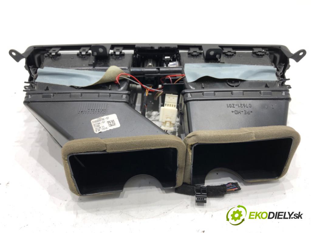 BMW F11 Kombi 2011 190 kW 530 d xDrive 2993 Mriežky kúrenia predný F49209136