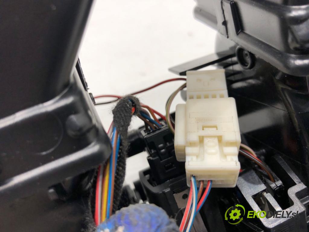 BMW F11 Kombi 2011 190 kW 530 d xDrive 2993 Mriežky kúrenia predný F49209136