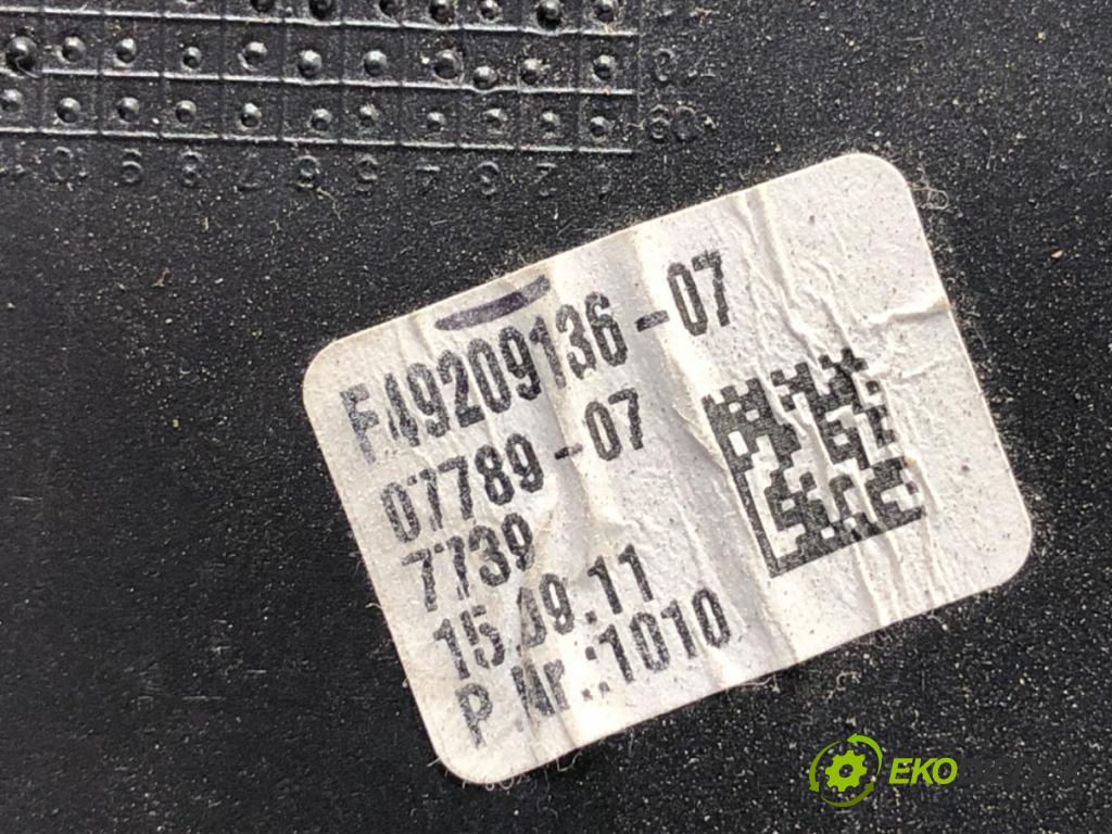 BMW F11 Kombi 2011 190 kW 530 d xDrive 2993 Mriežky kúrenia predný F49209136