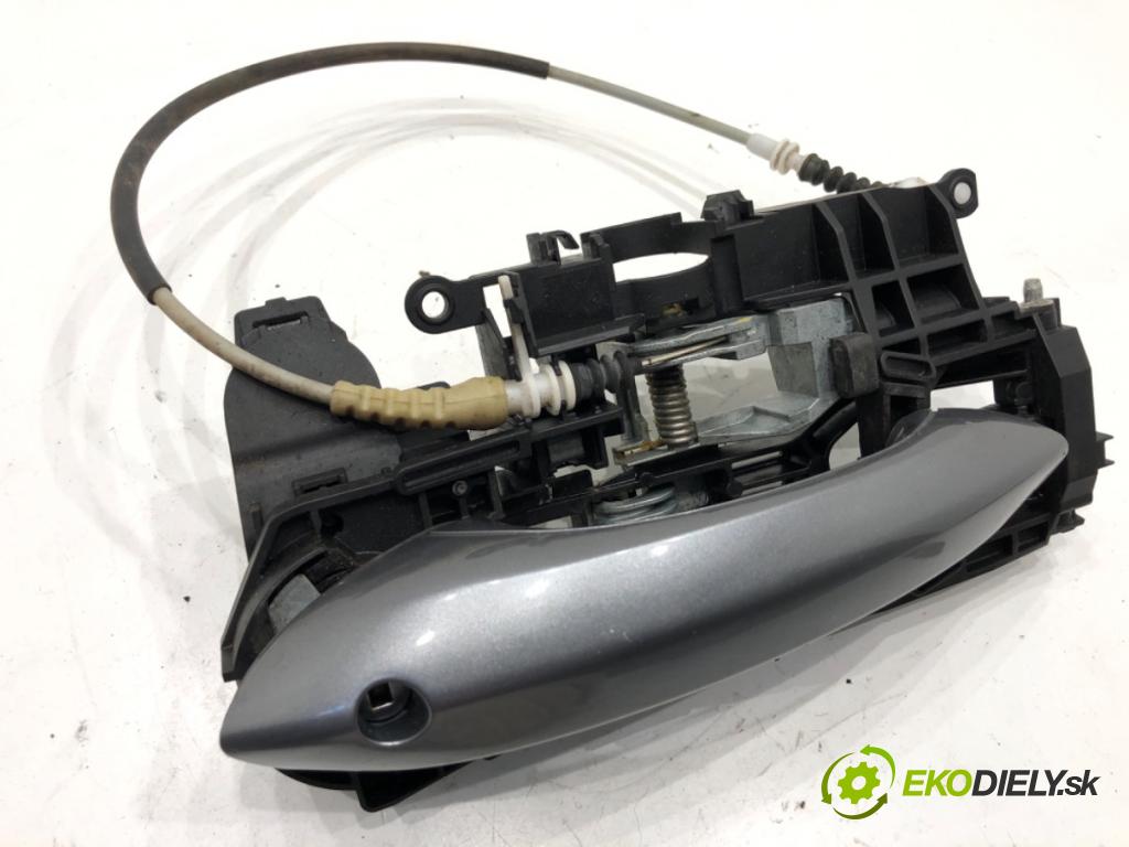 BMW F11 Kombi 2011 190 kW 530 d xDrive 2993 klika vnejší levý přední část 