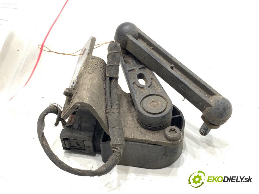 BMW F11 Kombi 2011 190 kW 530 d xDrive 2993 Snímač XENON zad ľavy 6784075