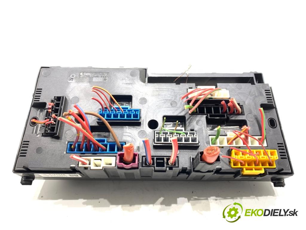 BMW F11 Kombi 2011 190 kW 530 d xDrive 2993 Skrinka poistková 9252815 (Poistková skrinka)