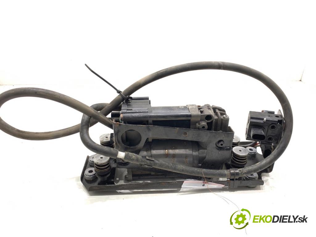 BMW F11 Kombi 2011 190 kW 530 d xDrive 2993 Kompresor nápravy 6789450