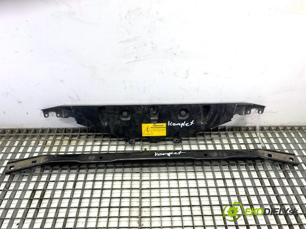 BMW F11 Kombi 2011 190 kW 530 d xDrive 2993 výztuha horní 7200690 7200689 (Výztuha)