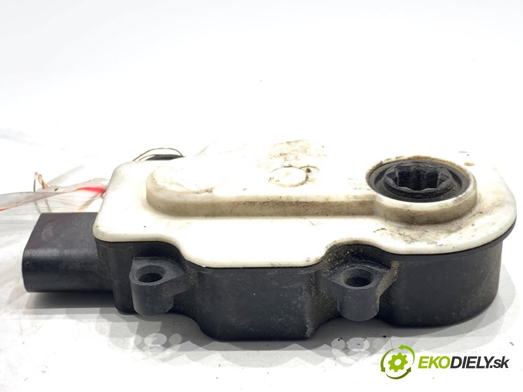 BMW F11 Kombi 2011 190 kW 530 d xDrive 2993 Motorček rolety ŽALÚZIE: 7193168