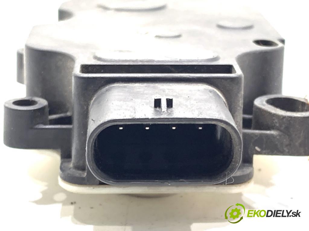 BMW F11 Kombi 2011 190 kW 530 d xDrive 2993 Motorček rolety ŽALÚZIE: 7193168