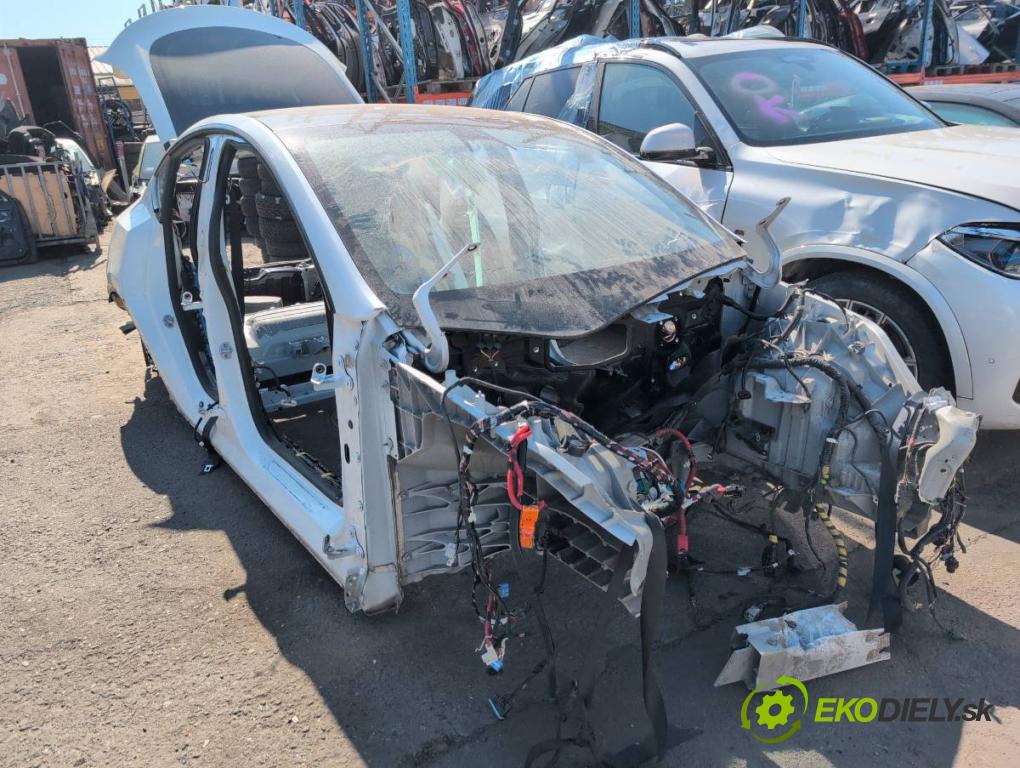 TESLA MODEL Y SUV 2023 235 kW EV 0 karoséria ČTVRŤÁK: Blatník prah strecha PODŁUŻNICA 