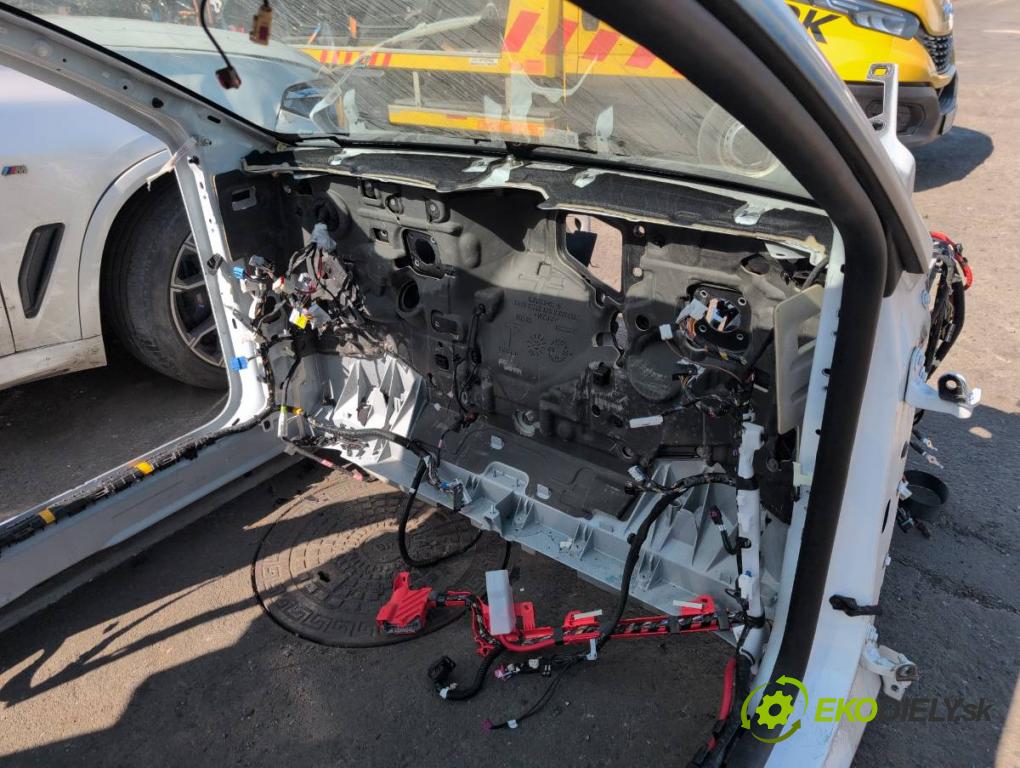 TESLA MODEL Y SUV 2023 235 kW EV 0 karoséria ČTVRŤÁK: Blatník prah strecha PODŁUŻNICA