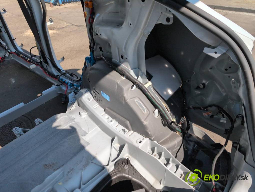 TESLA MODEL Y SUV 2023 235 kW EV 0 karoséria ČTVRŤÁK: Blatník prah strecha PODŁUŻNICA