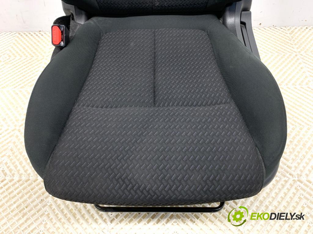 MITSUBISHI ECLIPSE SUV 2019 120 kW 1.5 T-Mivec 1499 Sedadlo ľavy predný