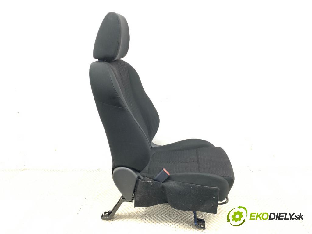 MITSUBISHI ECLIPSE SUV 2019 120 kW 1.5 T-Mivec 1499 Sedadlo ľavy predný