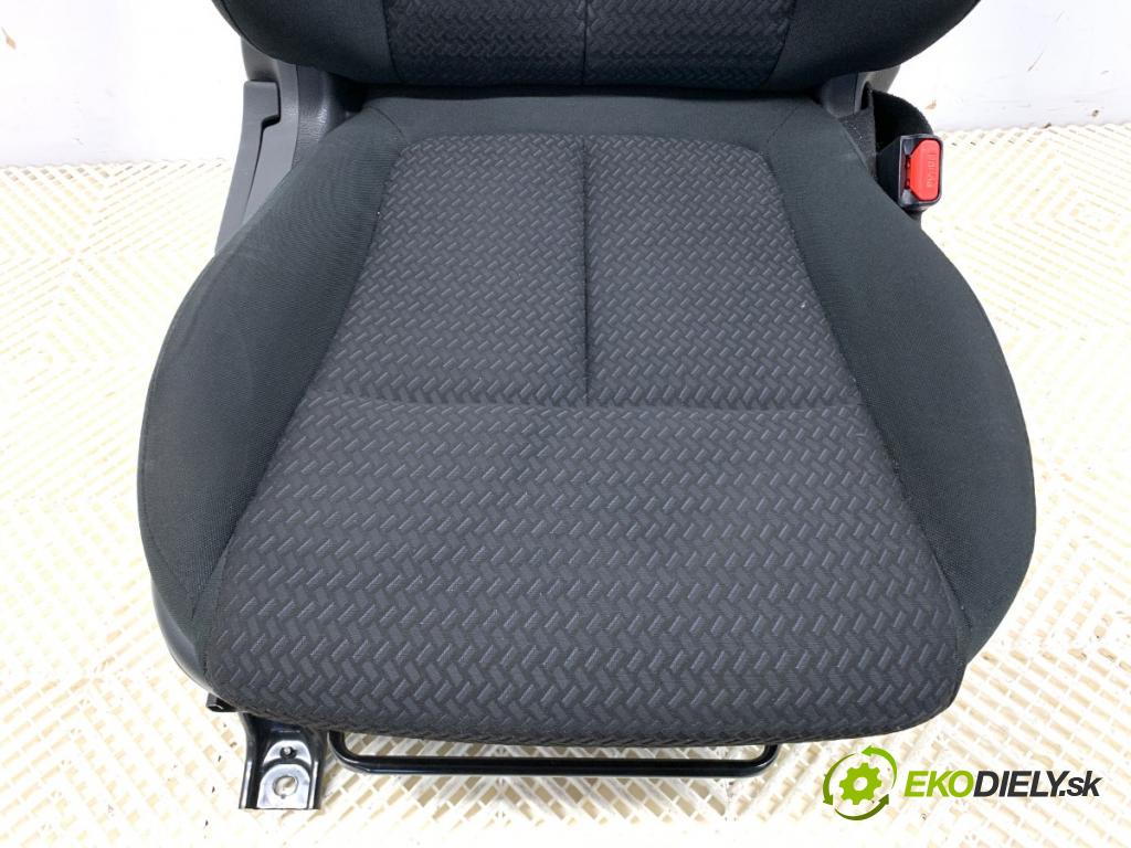 MITSUBISHI ECLIPSE SUV 2019 120 kW 1.5 T-Mivec 1499 Sedadlo pravy predný