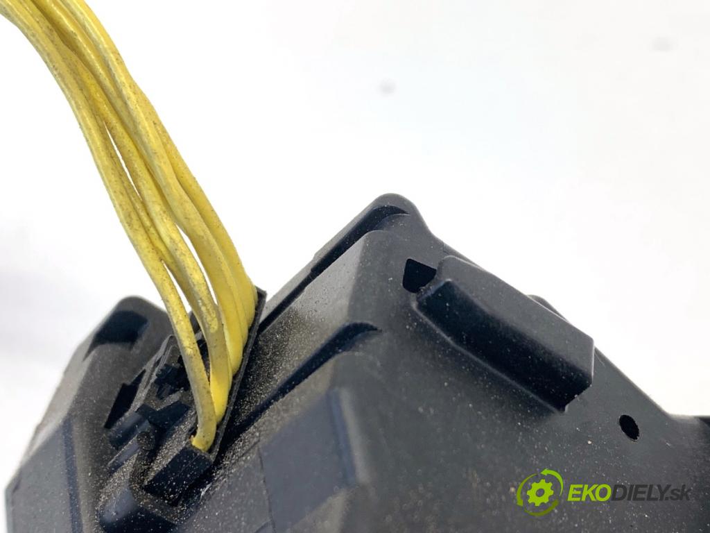 DODGE JOURNEY nadwozie wielkoprzestrzenne (MPV) 2009 103 kW 2.0 CRD 1968 Prepínač stieračov  (Prepínacie páčky pod volantom)