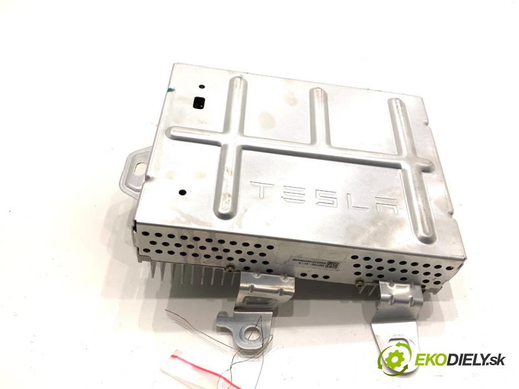 TESLA MODEL Y SUV 2023 235 kW EV 0 Zosilňovač 150715201B (Zosilňovač)