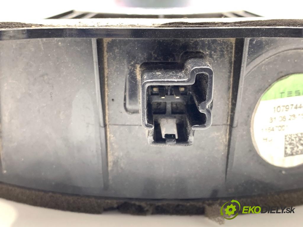 TESLA MODEL Y SUV 2023 235 kW EV 0 reproduktor Dvere predný ľavy 1079744-00-E