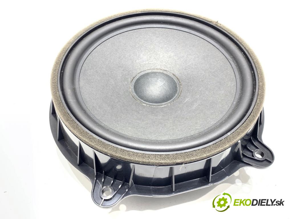 TESLA MODEL Y SUV 2023 235 kW EV 0 reproduktor Dvere predný pravy 107974400E