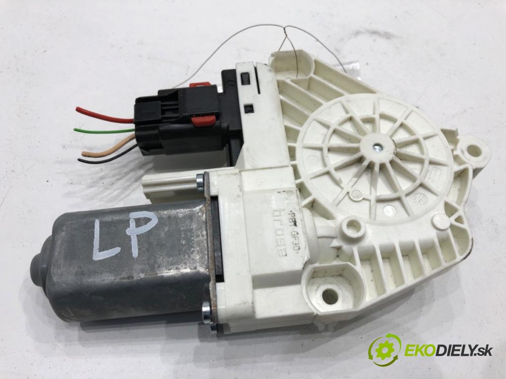 TESLA MODEL Y SUV 2023 235 kW EV 0 motor sťahovaní okna levý přední část G03482-101