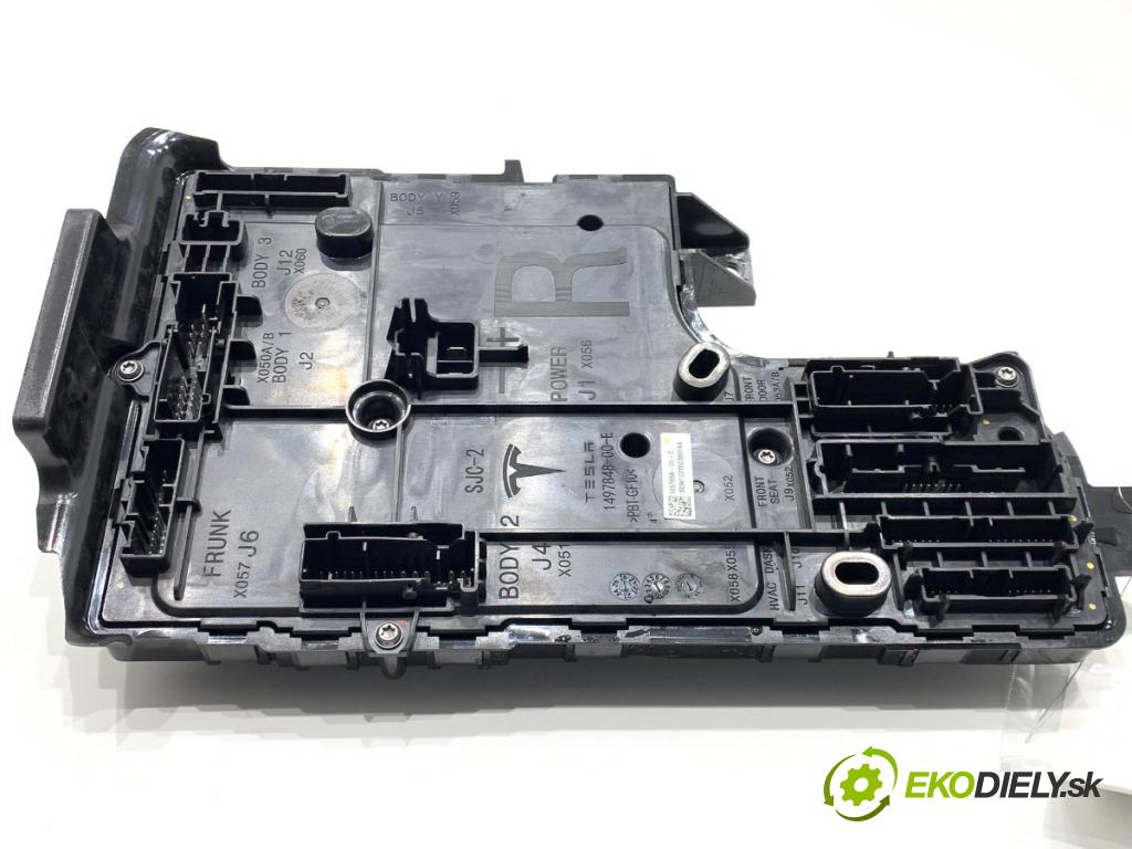 TESLA MODEL Y SUV 2023 235 kW EV 0 Modul komfortu pravy 149784800E