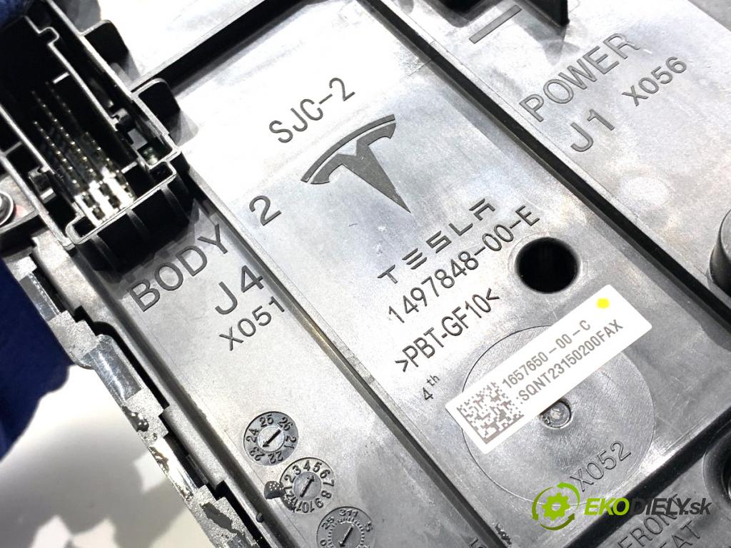 TESLA MODEL Y SUV 2023 235 kW EV 0 modul komfortu pravý 149784800E