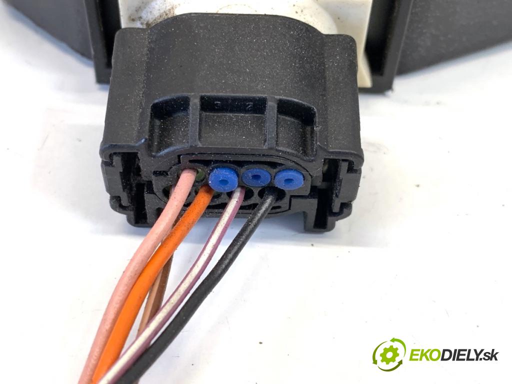 LAND ROVER FREELANDER I samochód terenowy zamknięty 2003 72 kW 2.0 DI 4x4 1994 zámok Dvere ľavy zad