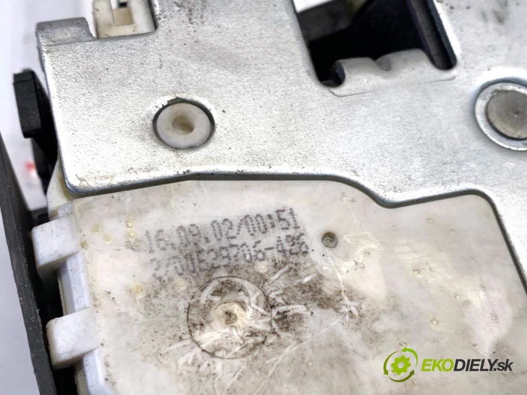 LAND ROVER FREELANDER I samochód terenowy zamknięty 2003 72 kW 2.0 DI 4x4 1994 zámok dveře levý zadní část