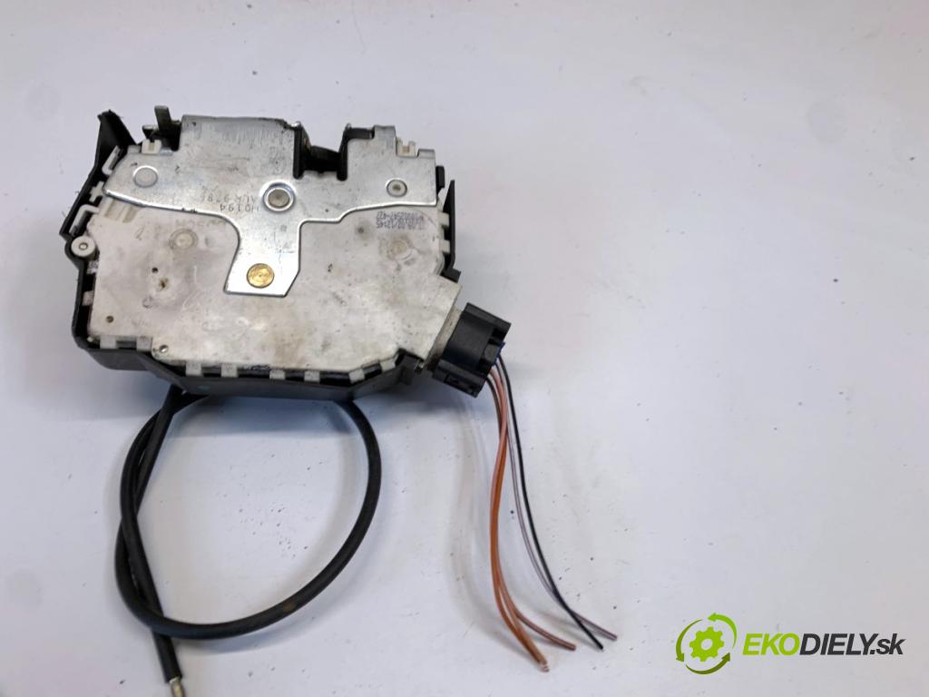 LAND ROVER FREELANDER I samochód terenowy zamknięty 2003 72 kW 2.0 DI 4x4 1994 zámok Dvere pravy zad