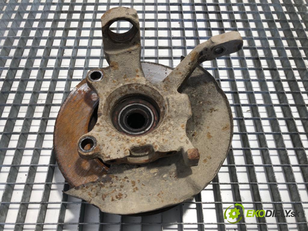 VW TRANSPORTER T4 Autobus 1995 57 kW 2.4 D 2370 náboj pravy predný