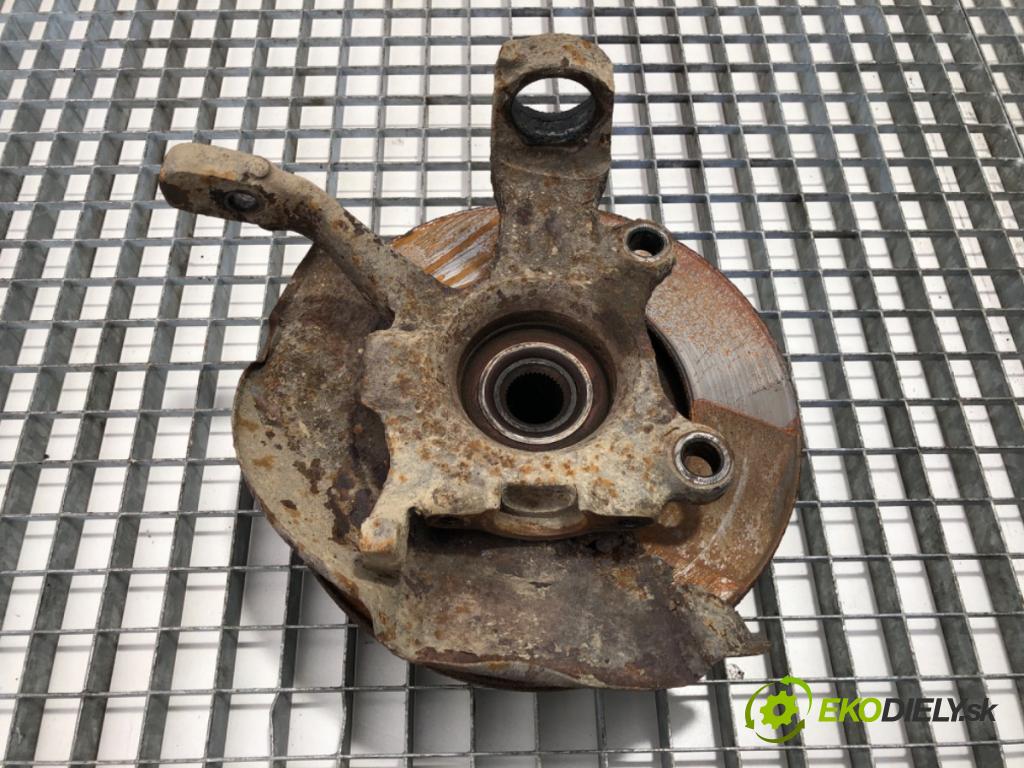 VW TRANSPORTER T4 Autobus 1995 57 kW 2.4 D 2370 náboj levý přední část 