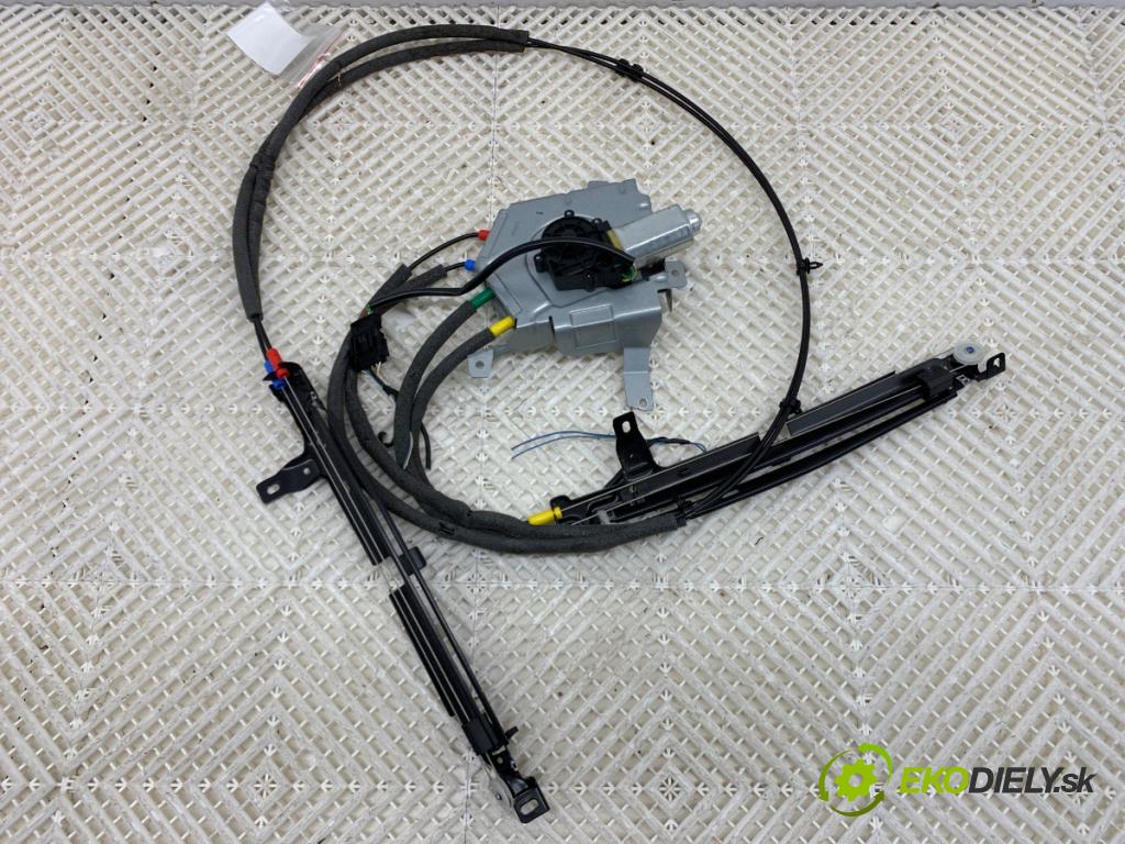 BMW F11 Kombi 2011 190 kW 530 d xDrive 2993 Mechanizmus Motor rolety dverí kufra 7232773