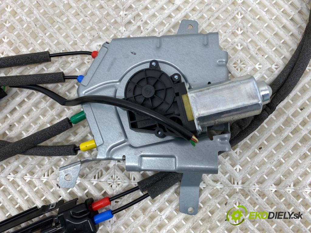 BMW F11 Kombi 2011 190 kW 530 d xDrive 2993 Mechanizmus Motor rolety dverí kufra 7232773