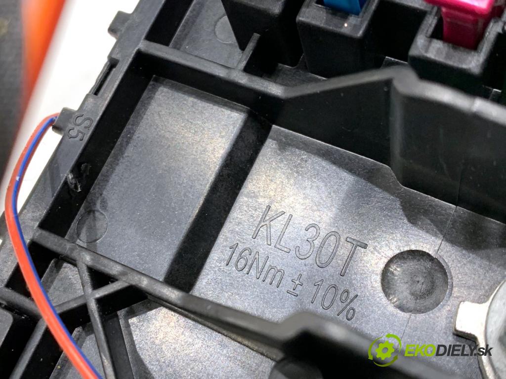 MERCEDES-BENZ eSPRINTER Skrzynia Skrzynia 2022 85 kW Electric (910.633)  Skrinka poistková  (Poistková skrinka)