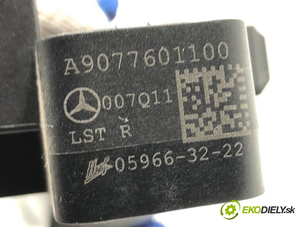 MERCEDES-BENZ eSPRINTER Skrzynia Skrzynia 2022 85 kW Electric (910.633)  klika vnejší pravý přední část A9077601100
