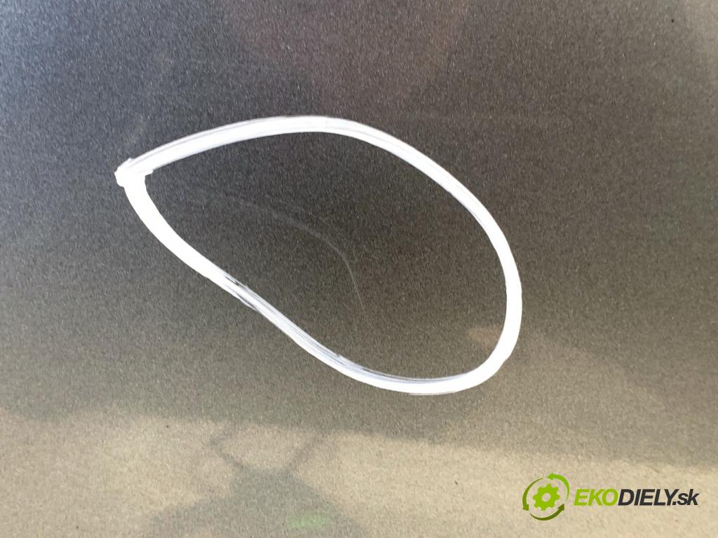 SKODA SUPERB II Kombi 2010 125 kW 2.0 TDI 1968 dveře pravý zadní část