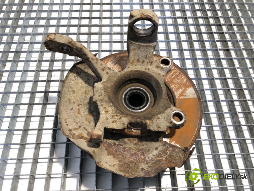 VW TRANSPORTER T4 Skrzynia 1994 57 kW 2.4 D 2370 náboj levý přední část 