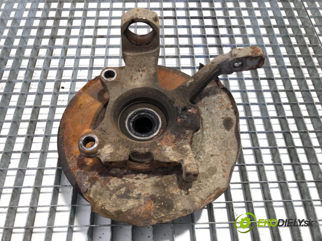 VW TRANSPORTER T4 Skrzynia 1994 57 kW 2.4 D 2370 náboj pravý přední část 