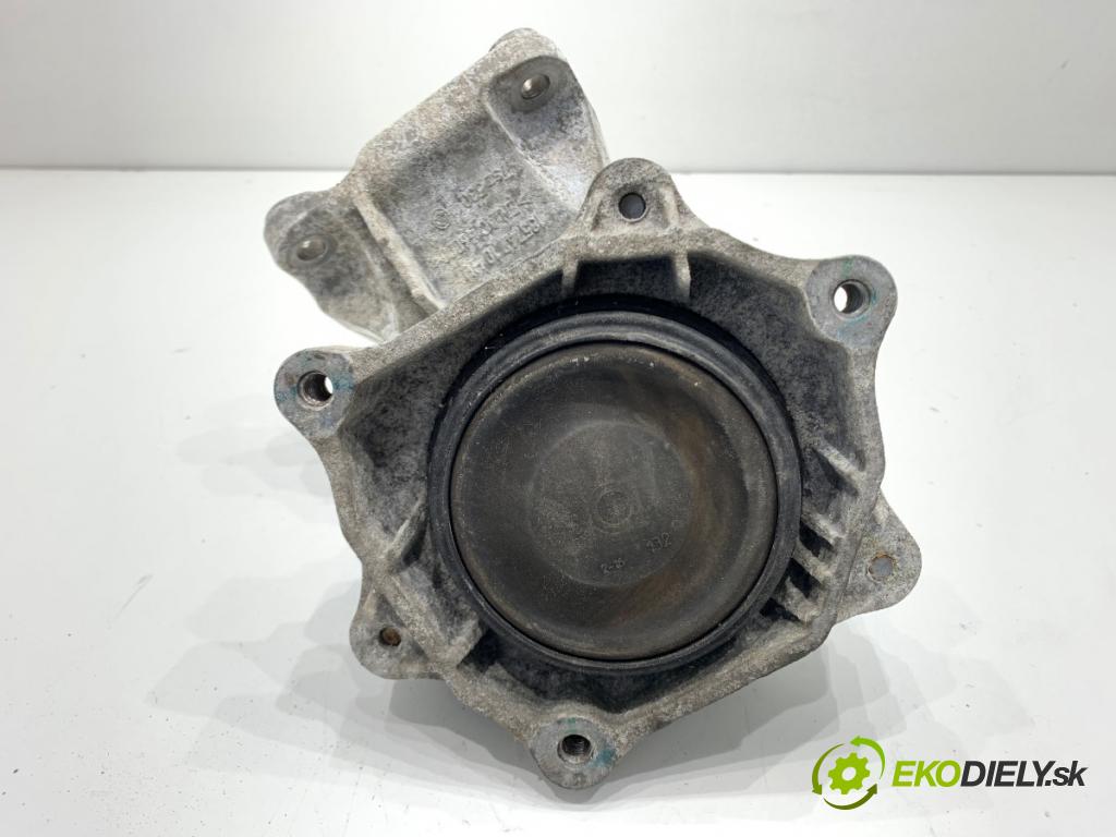 BMW F34 liftback 2015 140 kW 320 d 1995 Držiak Motor 6859416