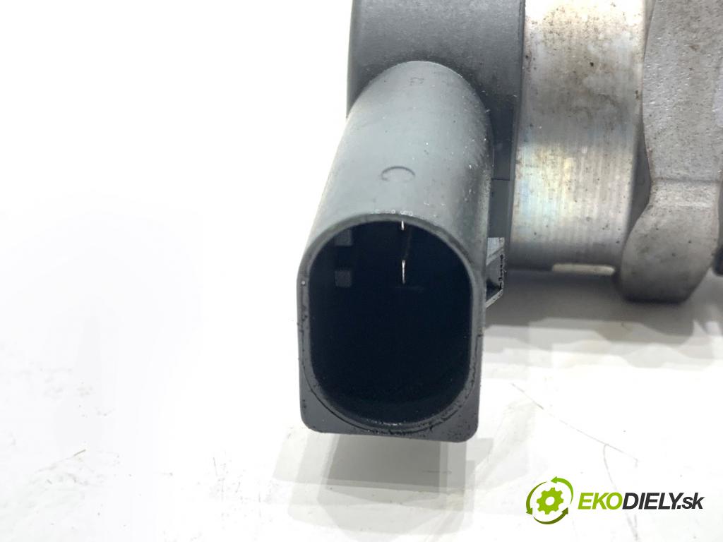 BMW F34 liftback 2015 140 kW 320 d 1995 Lišta vstrekovacia 8514154 (Vstrekovacia lišta)