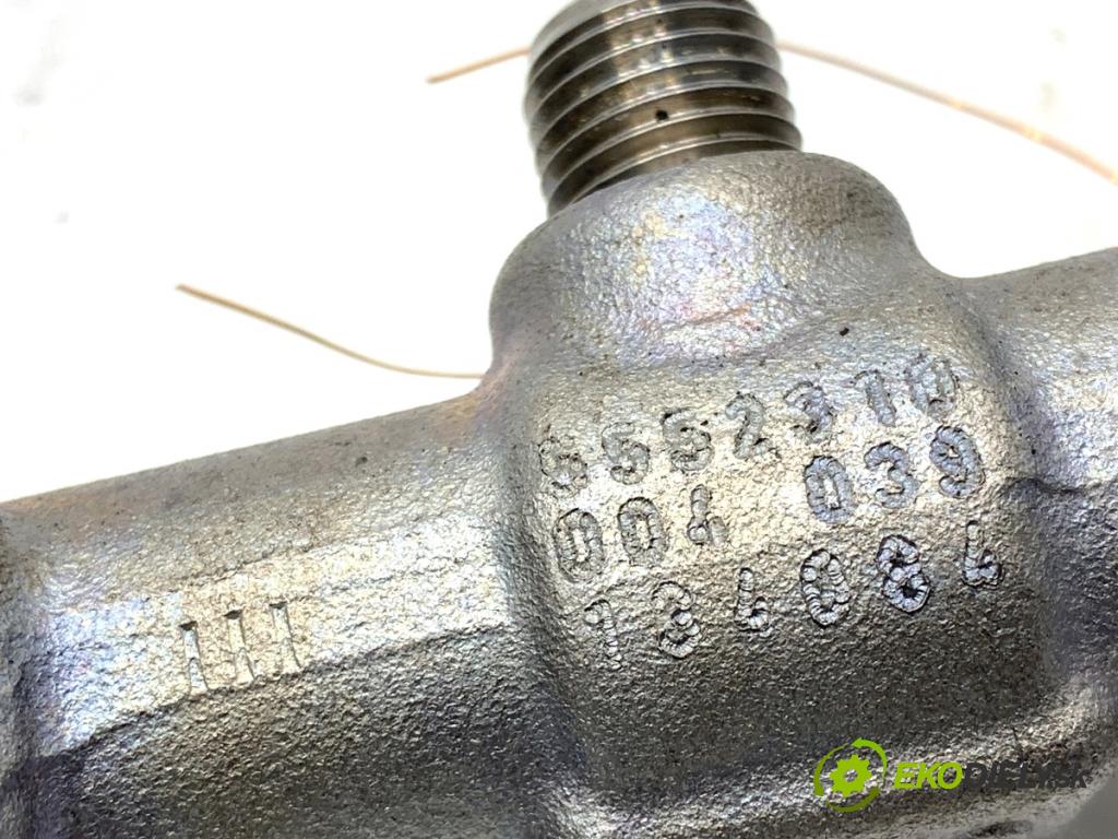 BMW F34 liftback 2015 140 kW 320 d 1995 Lišta vstrekovacia 8514154 (Vstrekovacia lišta)