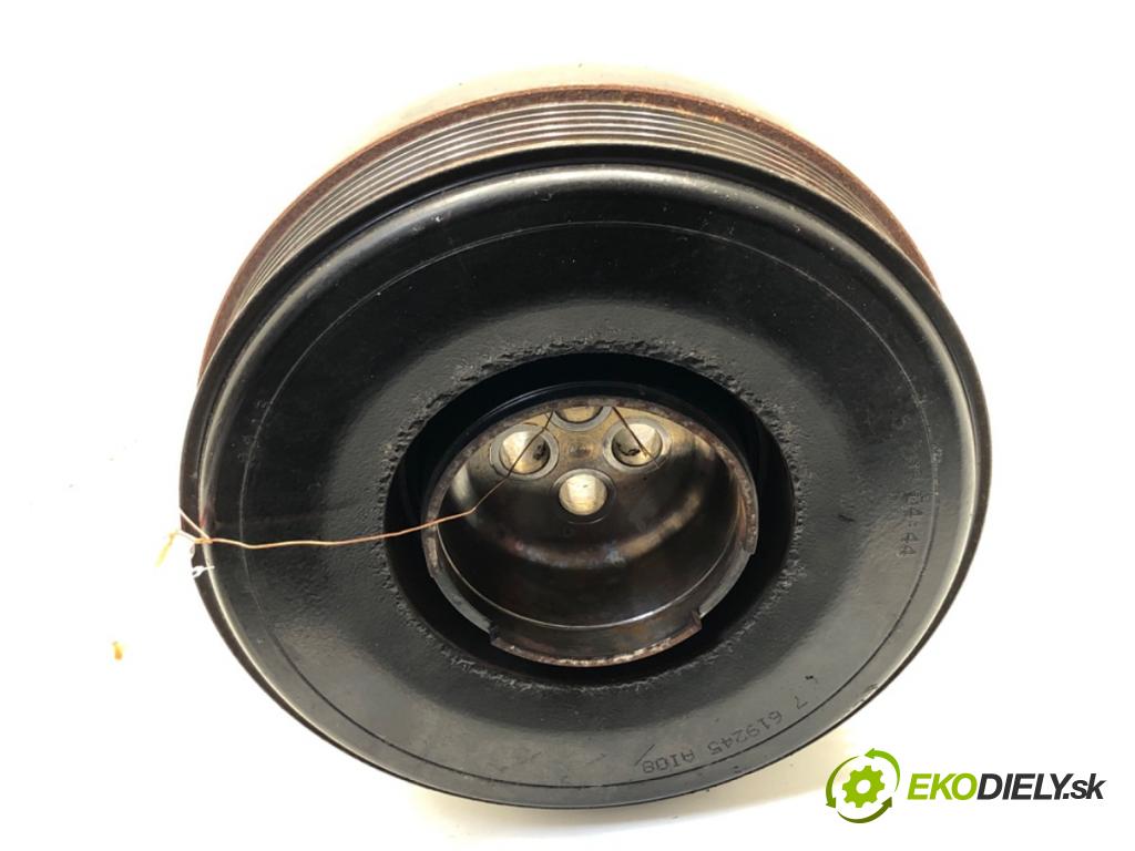 BMW F34 liftback 2015 140 kW 320 d 1995 kolo kolová hřídele 7619245 (Remenice)