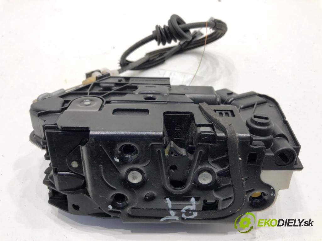 SKODA SUPERB II Kombi 2010 125 kW 2.0 TDI 1968 zámok Dvere pravy zad 5N0839016D