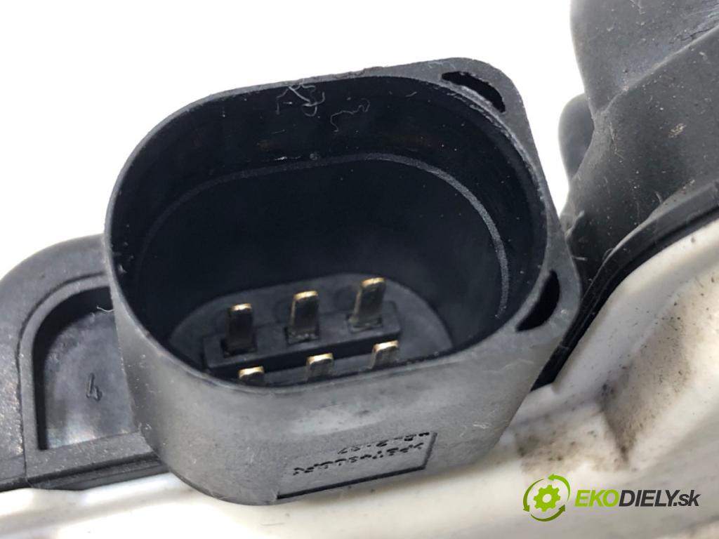 SKODA SUPERB II Kombi 2010 125 kW 2.0 TDI 1968 zámok Dvere pravy zad 5N0839016D