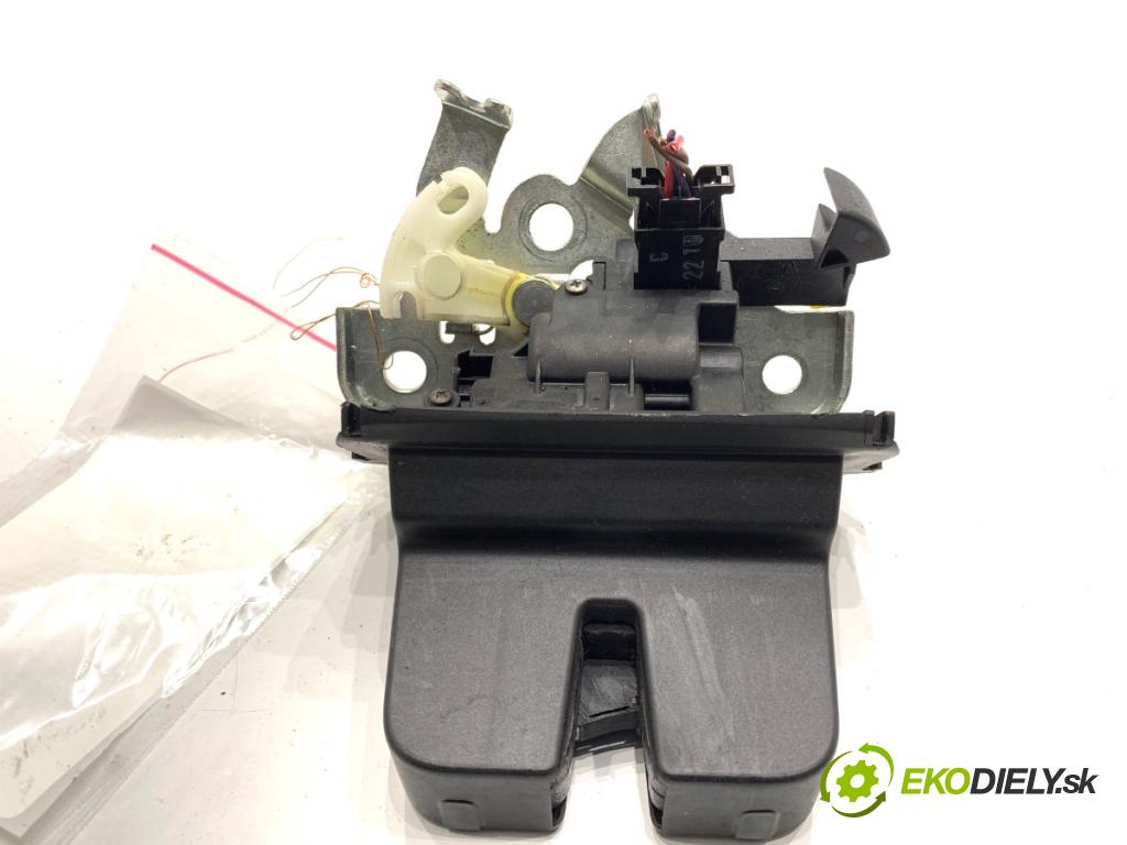 SKODA SUPERB II Kombi 2010 125 kW 2.0 TDI 1968 zámok dveří zadní část 3T9827520